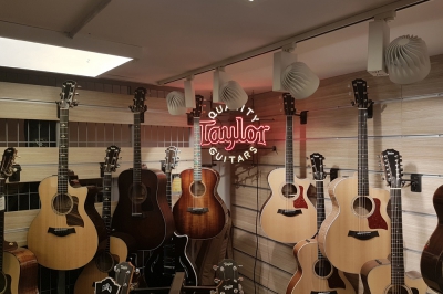 İstanbul, Beyoğlu (Tünel) Akustik & Klasik Gitar Mağazası, Fotoğraf: (2/2)