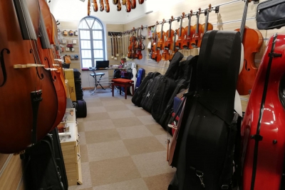 İstanbul, Beyoğlu (Tünel) Yaylı Enstrüman Mağazası, Fotoğraf: (3/4)