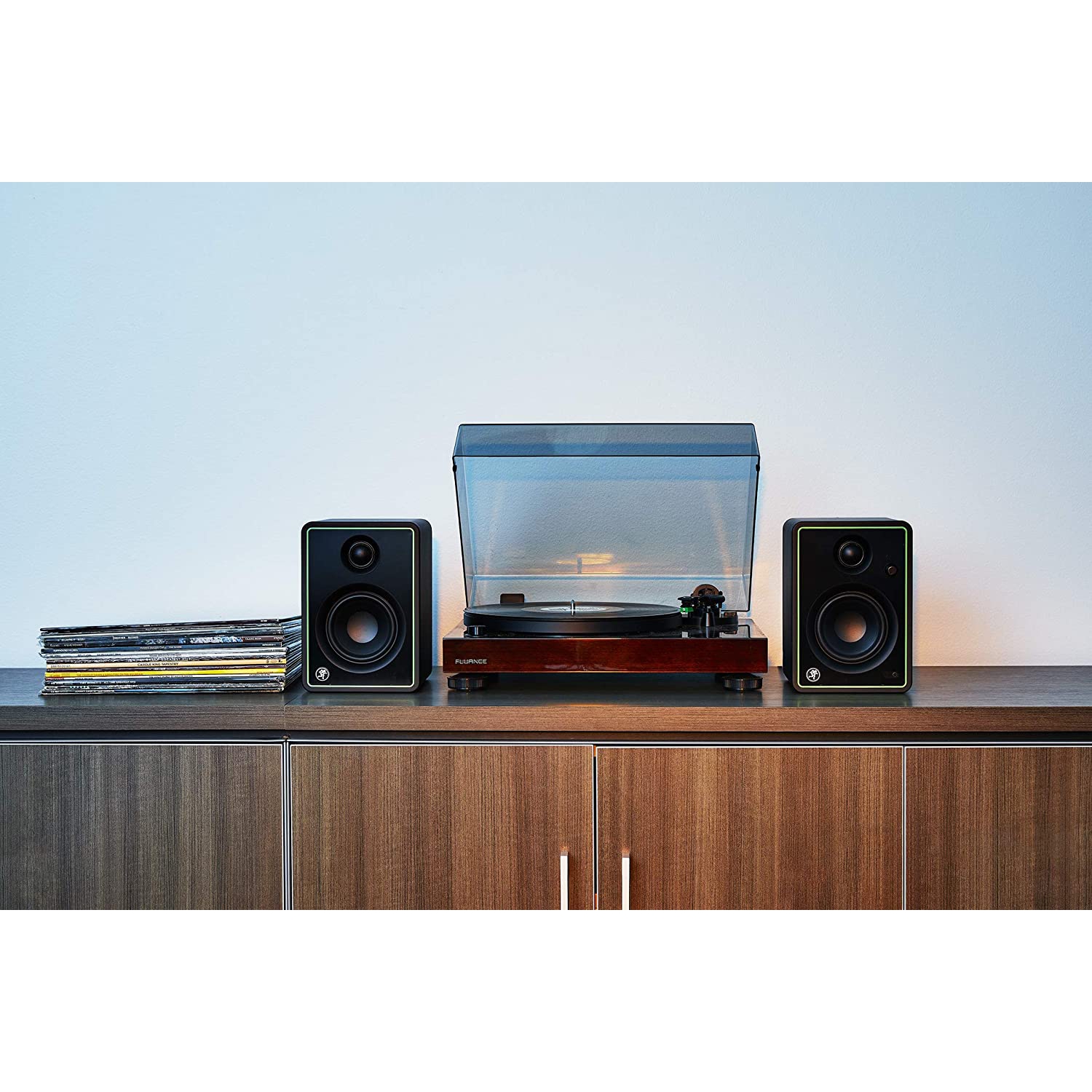 Mackie CR8-XBT 8" Multimedia Monitors With Bluetooth¨ (Pair